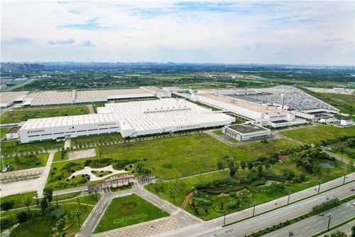 神龙汽车凡尔赛C5 X首批展车从洪安镇发车,出口欧洲重返“丝绸之路”